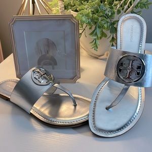 Benton Band Flat Sandal in size 9.5 color: SILVER